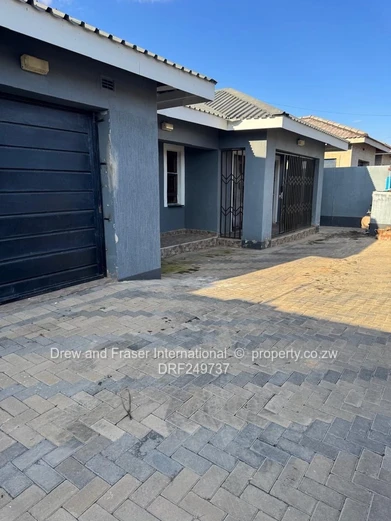 Modern 4-Bed Home in Mabvazuva, Ruwa – Borehole & Tank