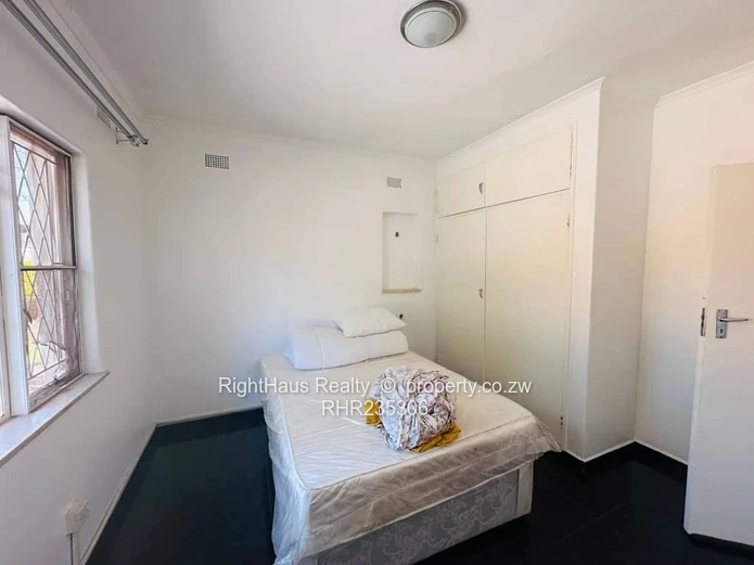 Executive 4 Bedroom Residence In Prime Hillside Location