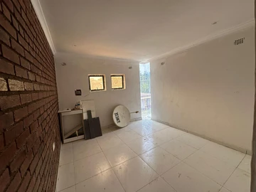 2 Bedroom Flat & Apartment