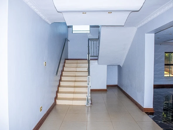 6 Bedroom House