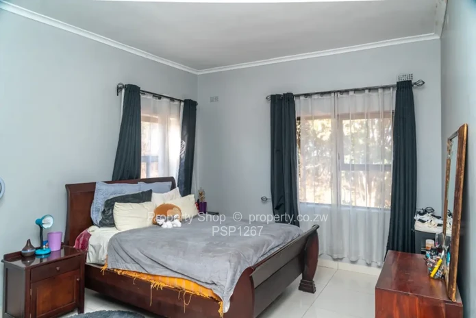 Contemporary 5 bedroom house 