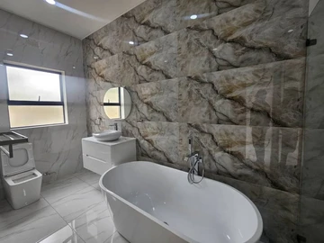5 Bedroom Flat & Apartment