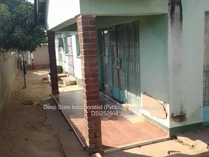 Chitungwiza manyame park house for sale 