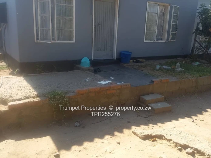 Basic 2-Bed Mufakose Home - 400 sqm, Good ZESA, title deeds