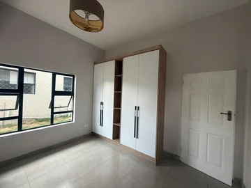 3 Bedroom Flat & Apartment