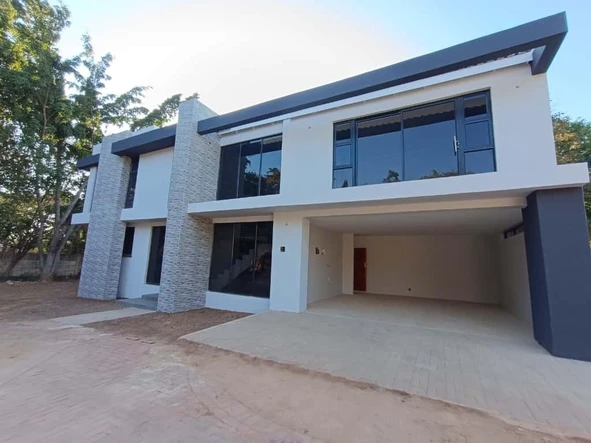4 Bedroom Flat & Apartment