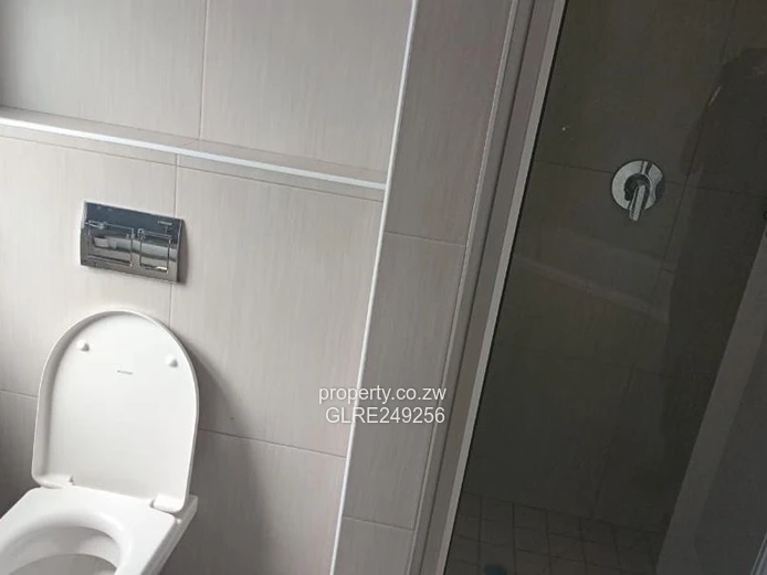 Spacious 4-Bed Vainona Apartment — Modern Kitchen & Borehole