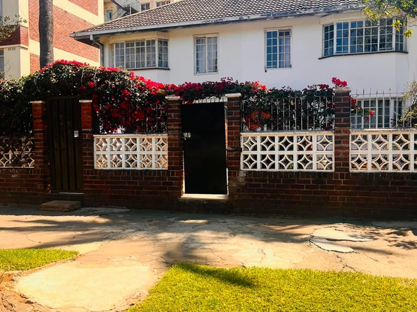 2 Bedroom Flat & Apartment