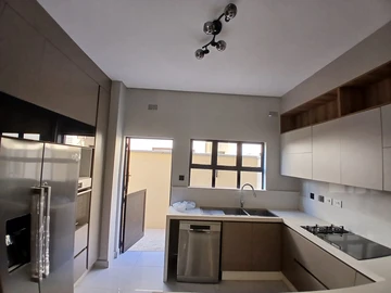 3 Bedroom Flat & Apartment