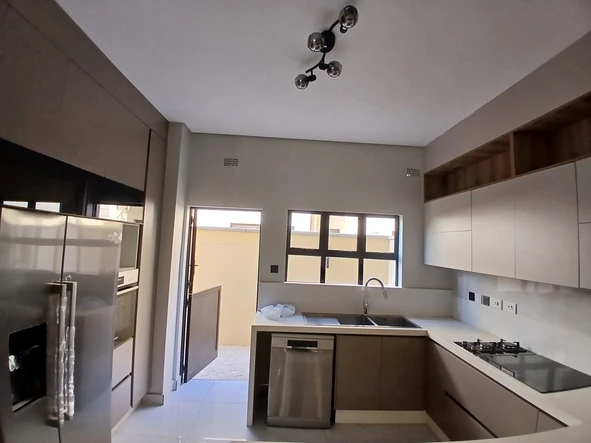 3 Bedroom Flat & Apartment
