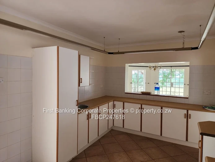 Prestigious Double-Storey Townhouse in Sunriver Manors