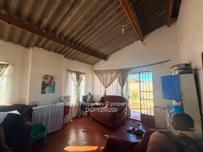 Chitungwiza Unit P Extension – House For Sale | Us$36,000