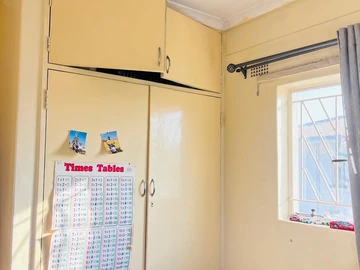 2 Bedroom Flat & Apartment