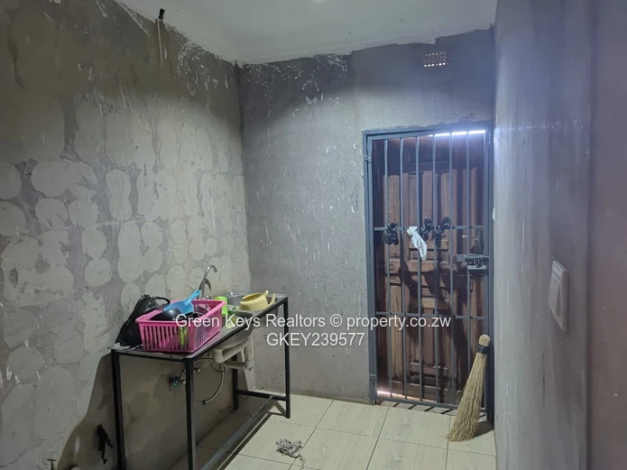 Haydon Park (westgate) at USD150,000  4 beds house with en-suite. Spacious rooms. 