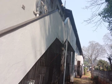 2 Bedroom Flat & Apartment