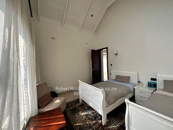 Stunning Home in Prestigious Neighboorhood