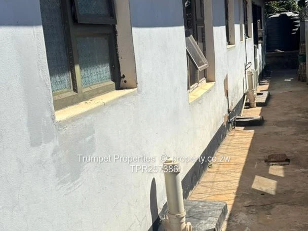 4-Bed Norton Home — Title deeds, Borehole