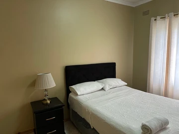 2 Bedroom Flat & Apartment