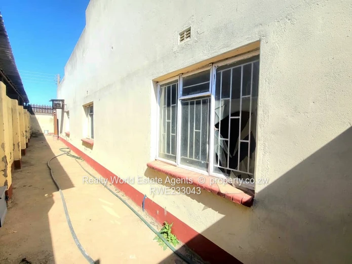 For Sale: Versatile Commercial Property – Unit G, Chitungwiza (Behind Makoni Shopping Centre)