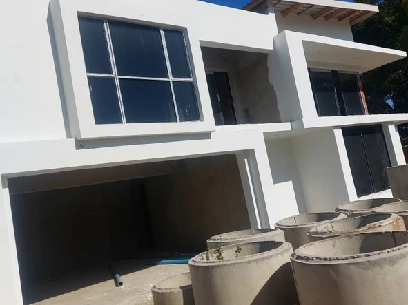 4 Bedroom Flat & Apartment