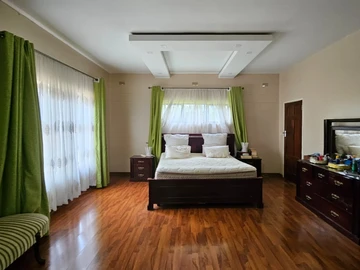 5 Bedroom House