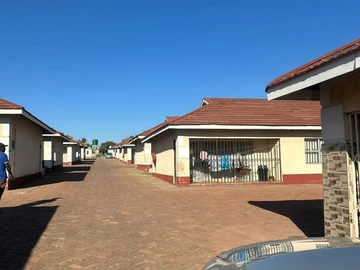 2 Bedroom Flat & Apartment