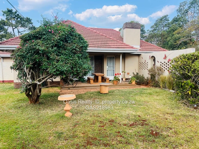 Neat 3 beds House on 1/2 Acre For Sale