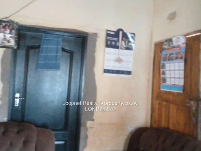 Dzivarasekwa 3-Bed Home with Red Gate, Verandah & Garden