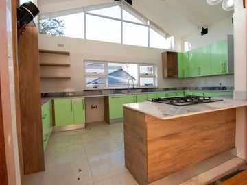 5 Bedroom House