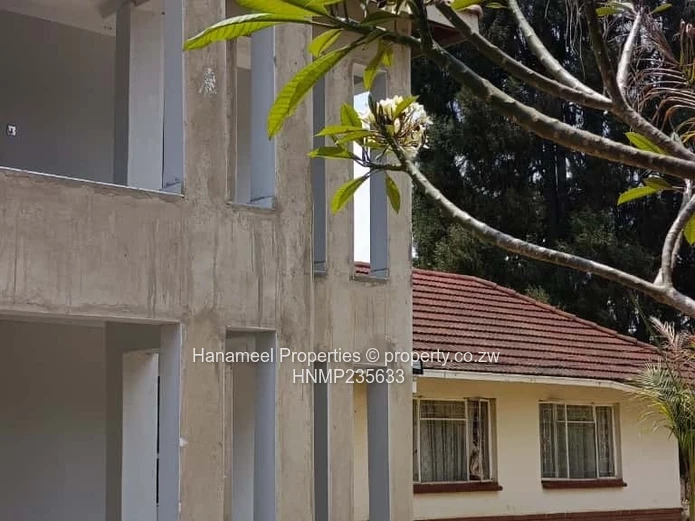 Two-Storey Marlborough Home: 4 Beds, Pool & Borehole