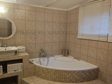 Farm & Agricultural Land