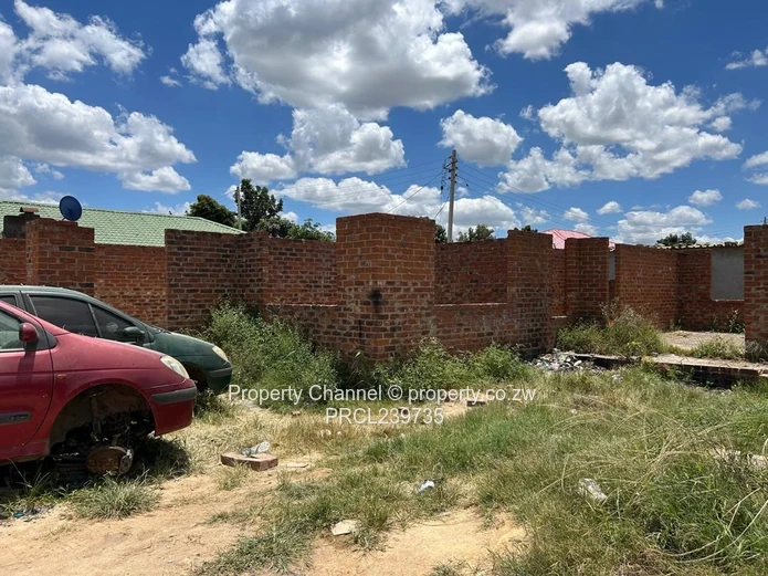 COMPLETE TO TASTE! 4 Bedroom House Southlea Park 