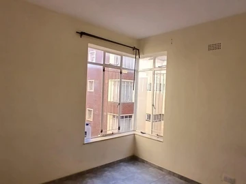 2 Bedroom Flat & Apartment