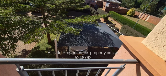 4 bed apartment in the heart of Vinona borrowdale  (Sole Mandate)