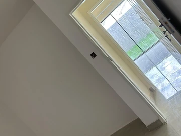 2 Bedroom Flat & Apartment