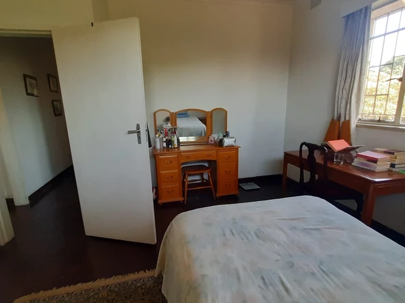 2 Bedroom Flat & Apartment