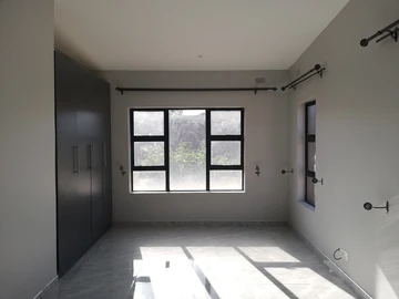3 Bedroom Flat & Apartment