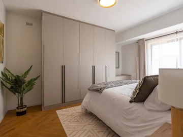 3 Bedroom Flat & Apartment