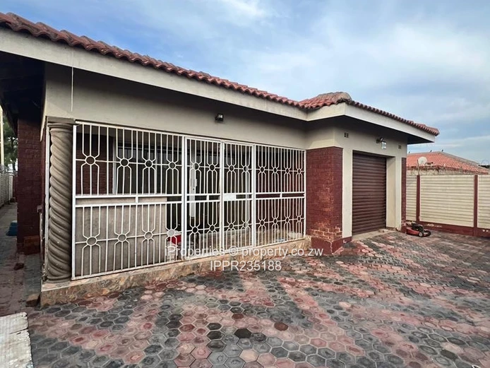 4-Bedroom Home for Sale in Glen View 1 Riverside – Secure, Solar-Powered & Well-Maintained