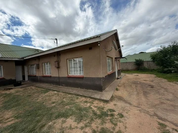 2 Bedroom Flat & Apartment