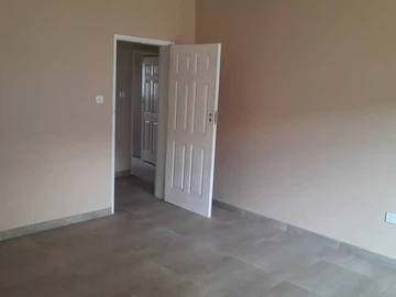 3 Bedroom Flat & Apartment