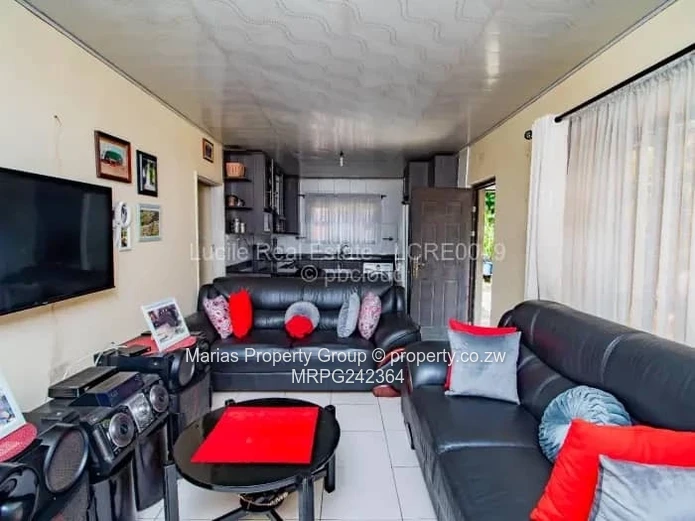 Greendale Brick Townhouse Complex - Furnished, Borehole