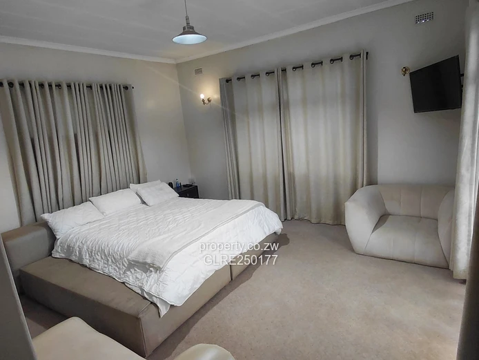 Single-Storey 10-Bed Mount Pleasant Bungalow w/ Pool