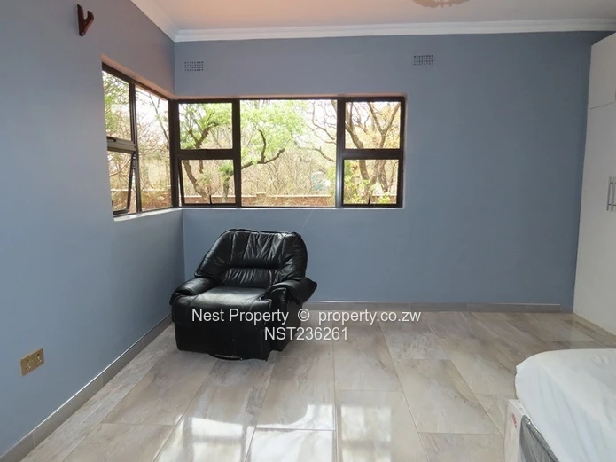 Townhouse Modern - 6 Bed House in Rolf Valley!