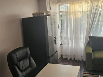 2 Bedroom Flat & Apartment