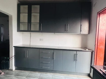 2 Bedroom Flat & Apartment