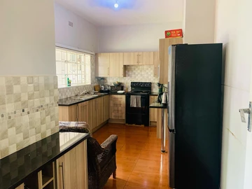 2 Bedroom Flat & Apartment