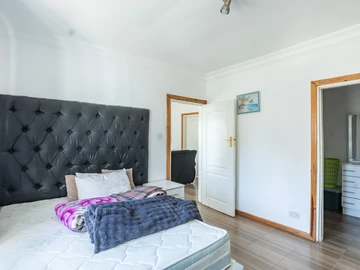 8 Bedroom House