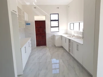 3 Bedroom Flat & Apartment