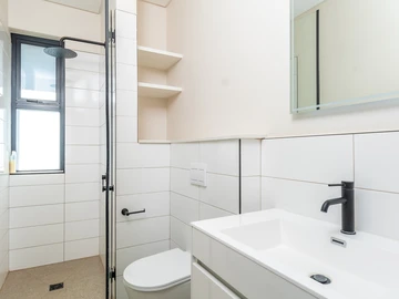 3 Bedroom Flat & Apartment